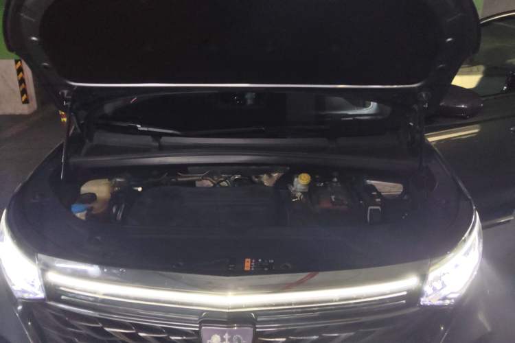 Used Roewe iMAX8 2022 400TGI Prestige Edition Engine Bay