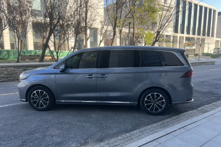 Used Roewe iMAX8 2022 400TGI Prestige Edition Exterior 2