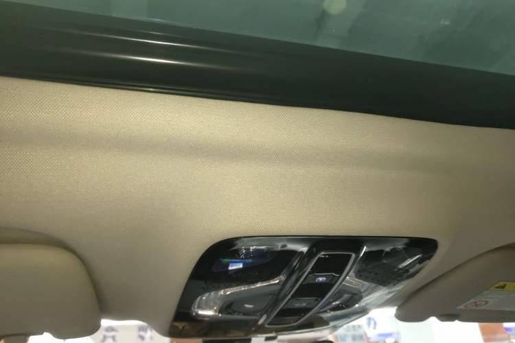 Used Roewe iMAX8 2022 400TGI Celebration Edition Headliner