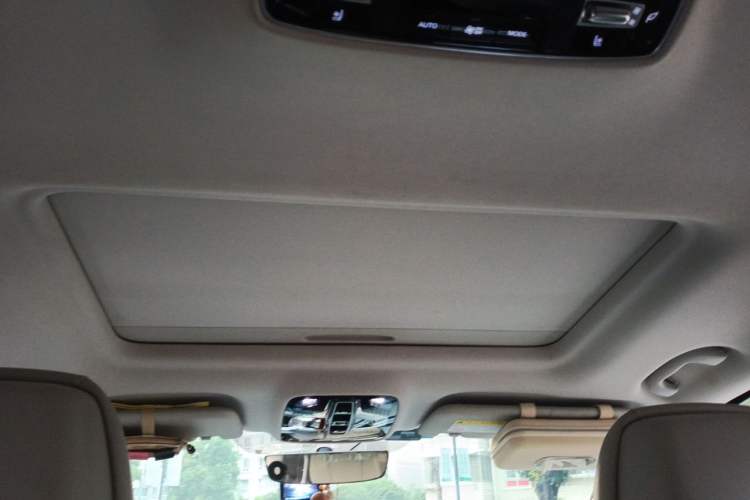 Used Roewe iMAX8 2022 400TGI Celebration Edition Headliner