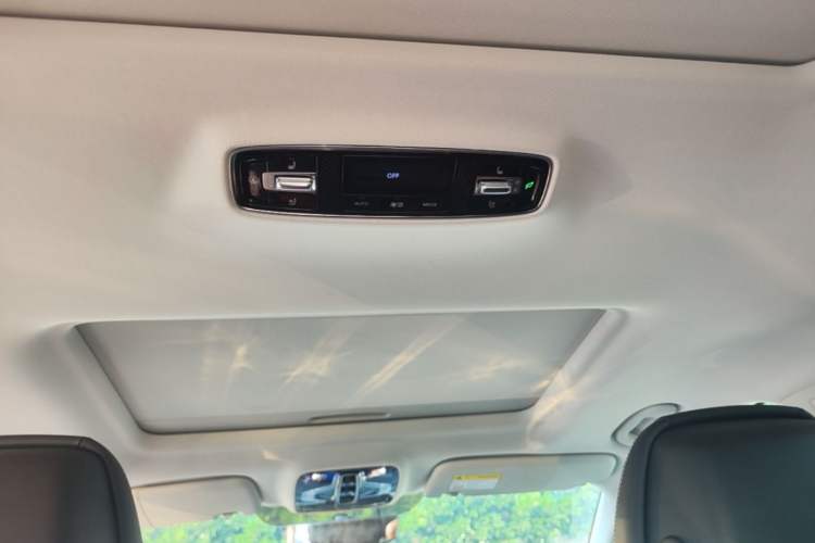 Used Roewe iMAX8 2022 400TGI Celebration Edition Headliner