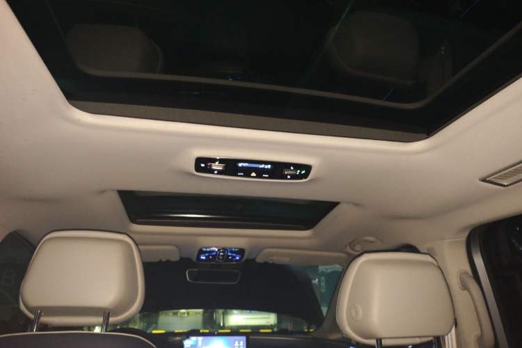 Used Roewe iMAX8 2022 400TGI Prestige Edition Headliner