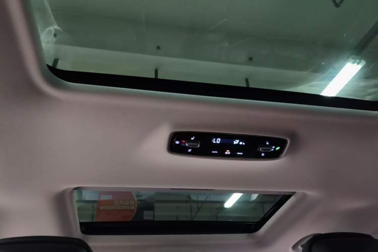 Used Roewe iMAX8 2022 400TGI Celebration Edition Headliner