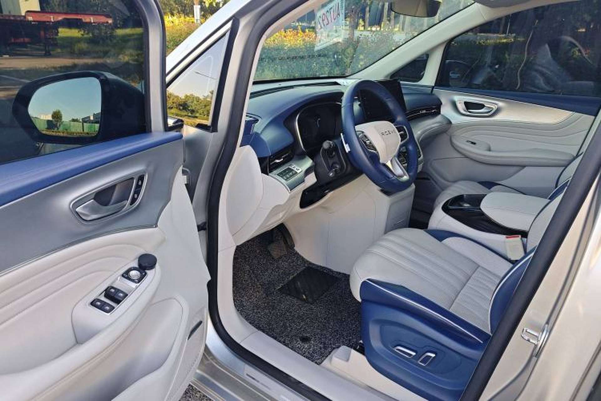 Used Roewe iMAX8 2022 400TGI Celebration Edition Interior 2