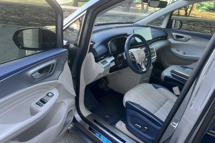 Used Roewe iMAX8 2022 400TGI Prestige Edition Interior 2