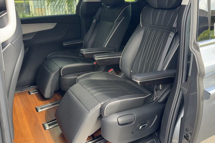 Used Roewe iMAX8 2022 400TGI Flagship Edition Interior 2