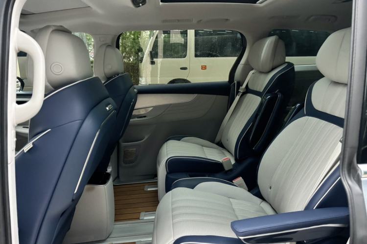 Used Roewe iMAX8 2022 400TGI Prestige Edition Interior 2