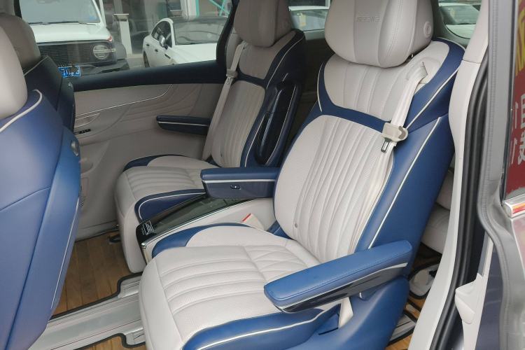 Used Roewe iMAX8 2022 400TGI Prestige Edition Interior 4