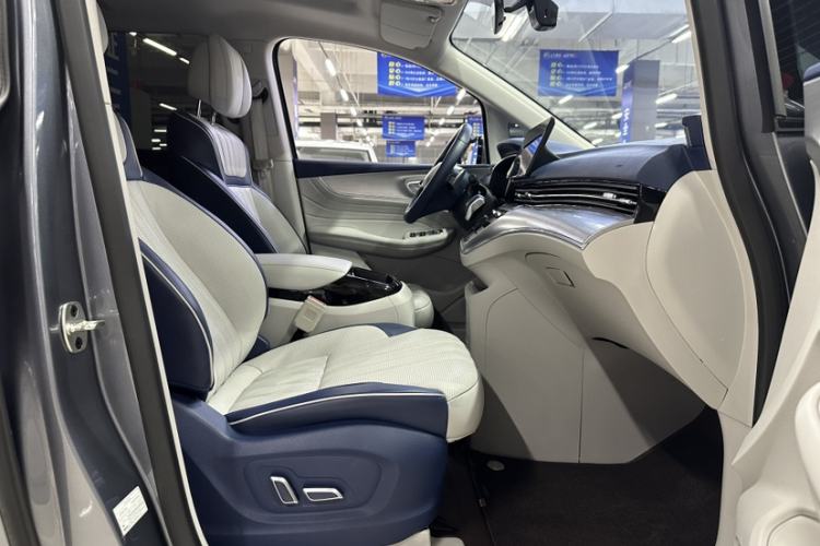 Used Roewe iMAX8 2022 400TGI Celebration Edition Interior 4