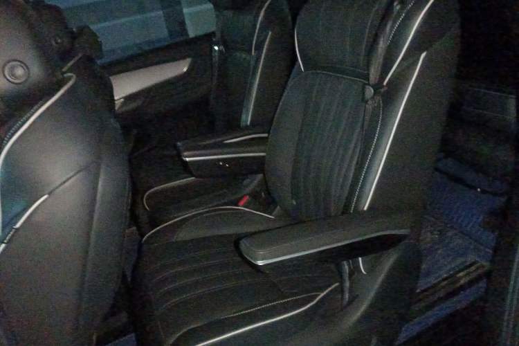 Used Roewe iMAX8 2022 400TGI Prestige Edition Interior 4