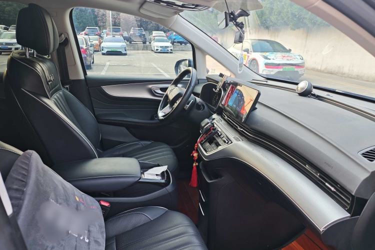 Used Roewe iMAX8 2022 400TGI Celebration Edition Interior 4