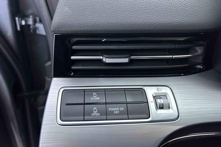 Used Roewe iMAX8 2022 Model 400TGI Exclusive Version for Key Accounts Interior 7