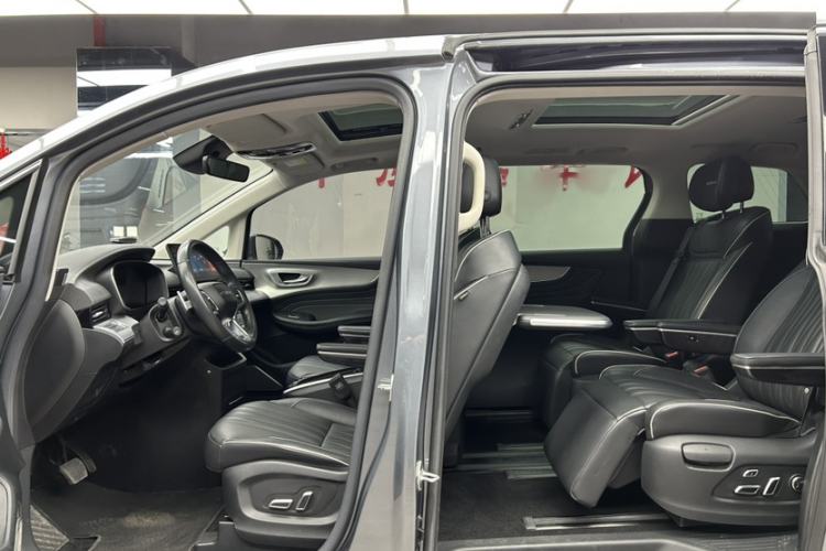 Used Roewe iMAX8 2022 400TGI Prestige Edition Interior 7