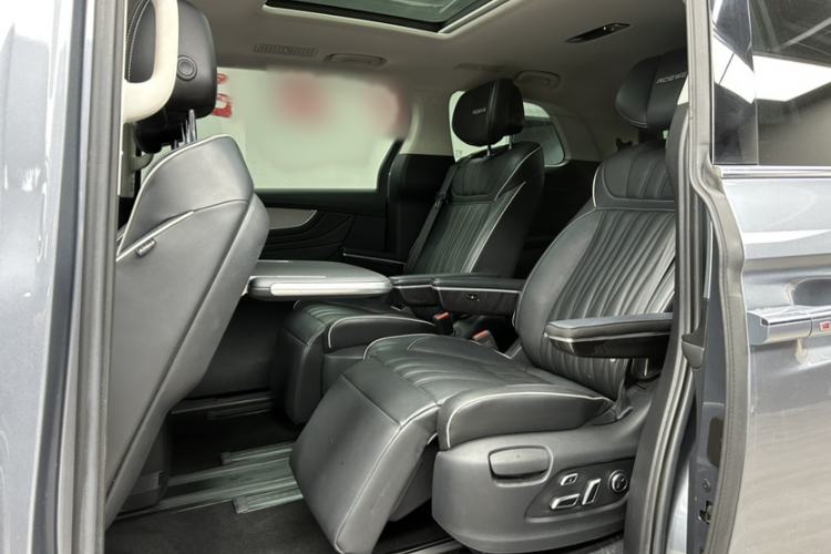 Used Roewe iMAX8 2022 400TGI Prestige Edition Interior 8