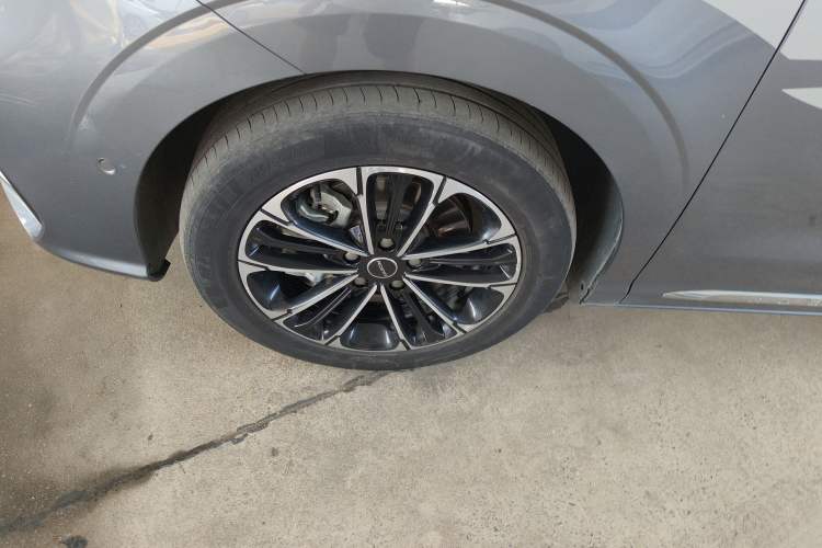 Used Roewe iMAX8 2022 400TGI Ultimate Edition Left Front Wheel Hub