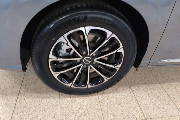 Used Roewe iMAX8 2022 400TGI Celebration Edition Left Front Wheel Hub