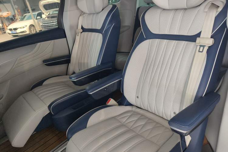 Used Roewe iMAX8 2022 400TGI Ultimate Edition Left Rear Seat