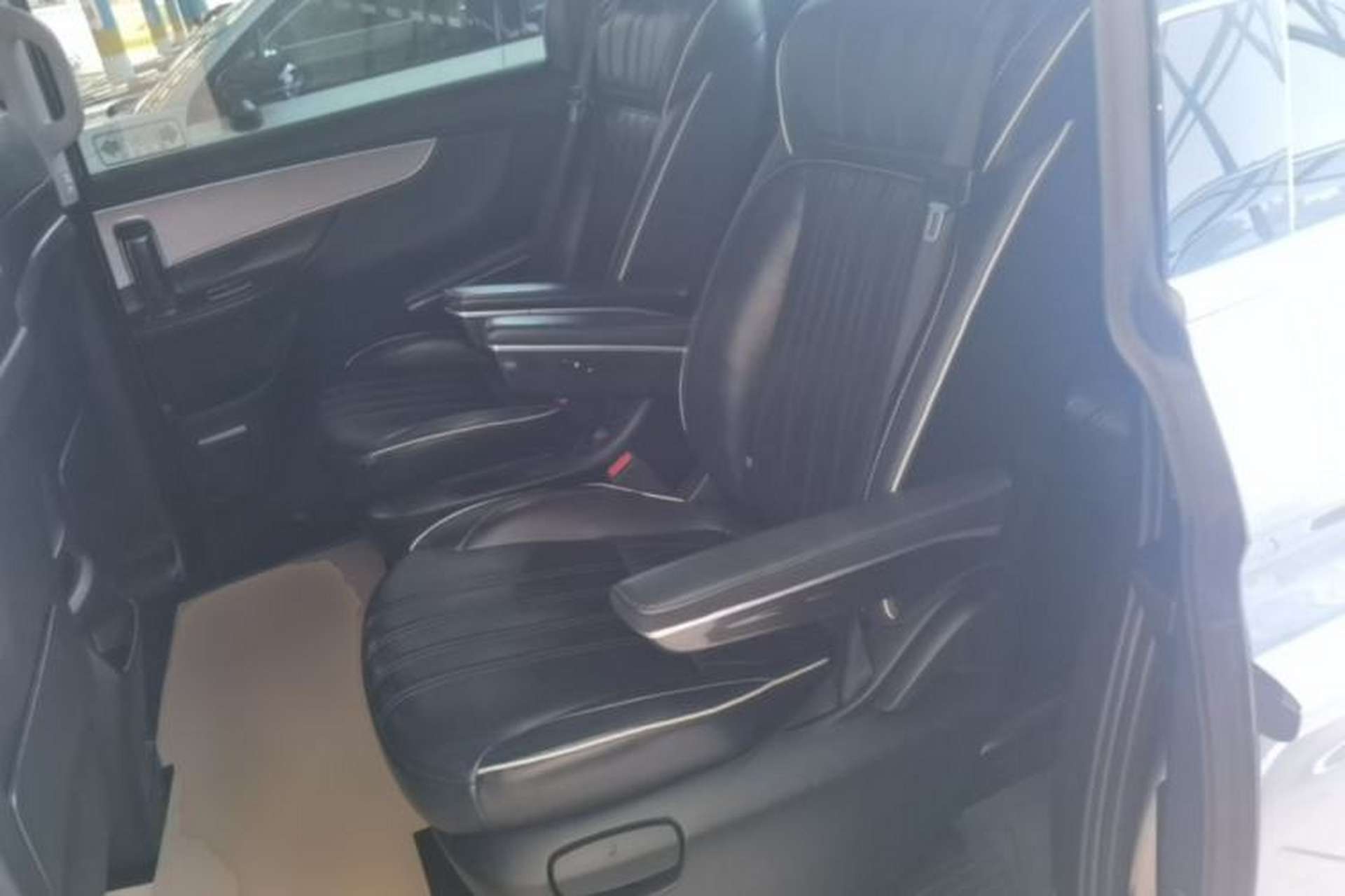 Used Roewe iMAX8 2022 Model 400TGI Exclusive Version for Key Accounts Left Rear Seat
