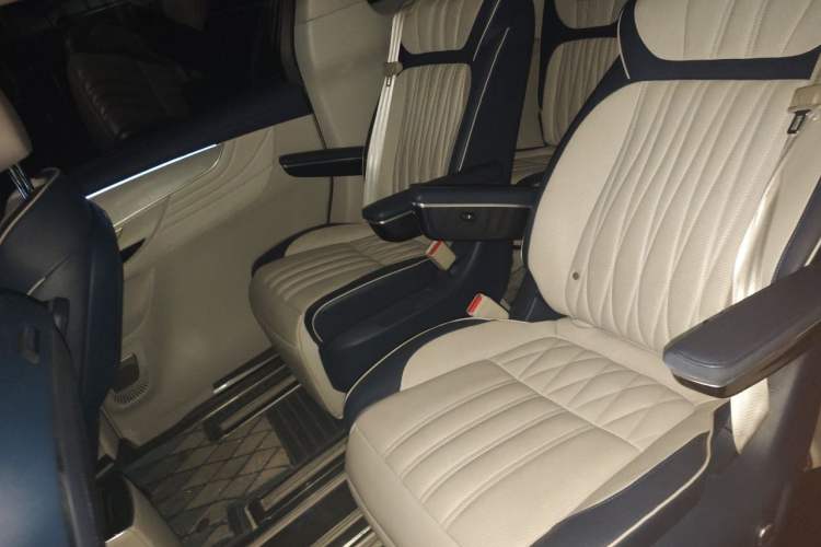 Used Roewe iMAX8 2022 400TGI Prestige Edition Left Rear Seat