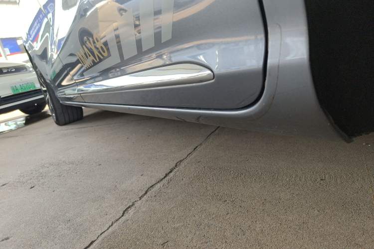 Used Roewe iMAX8 2022 400TGI Ultimate Edition Left Side Sill