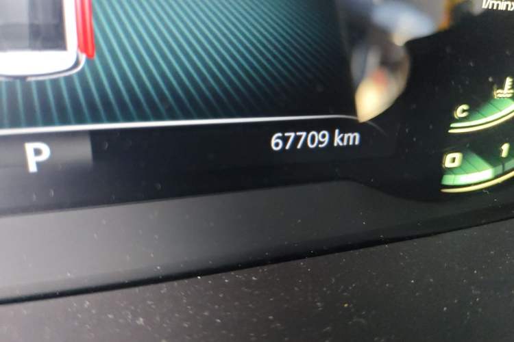 Used Roewe iMAX8 2022 400TGI Prestige Edition Odometer Close Up
