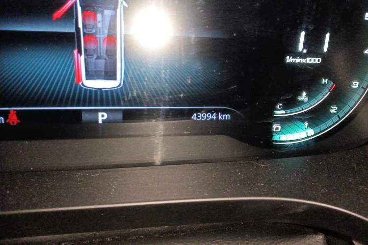Used Roewe iMAX8 2022 400TGI Prestige Edition Odometer Close Up