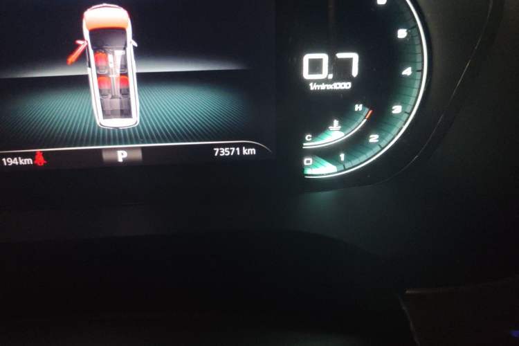 Used Roewe iMAX8 2022 400TGI Prestige Edition Odometer Close Up