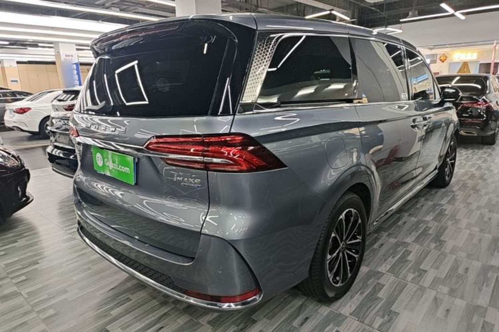 Used Roewe iMAX8 2022 400TGI Prestige Edition Rear Right 45 Deg