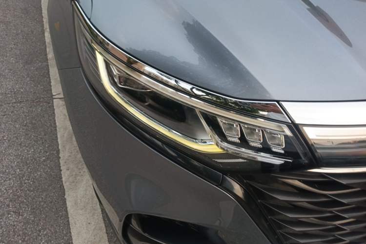 Used Roewe iMAX8 2022 400TGI Celebration Edition Right Front Headlight