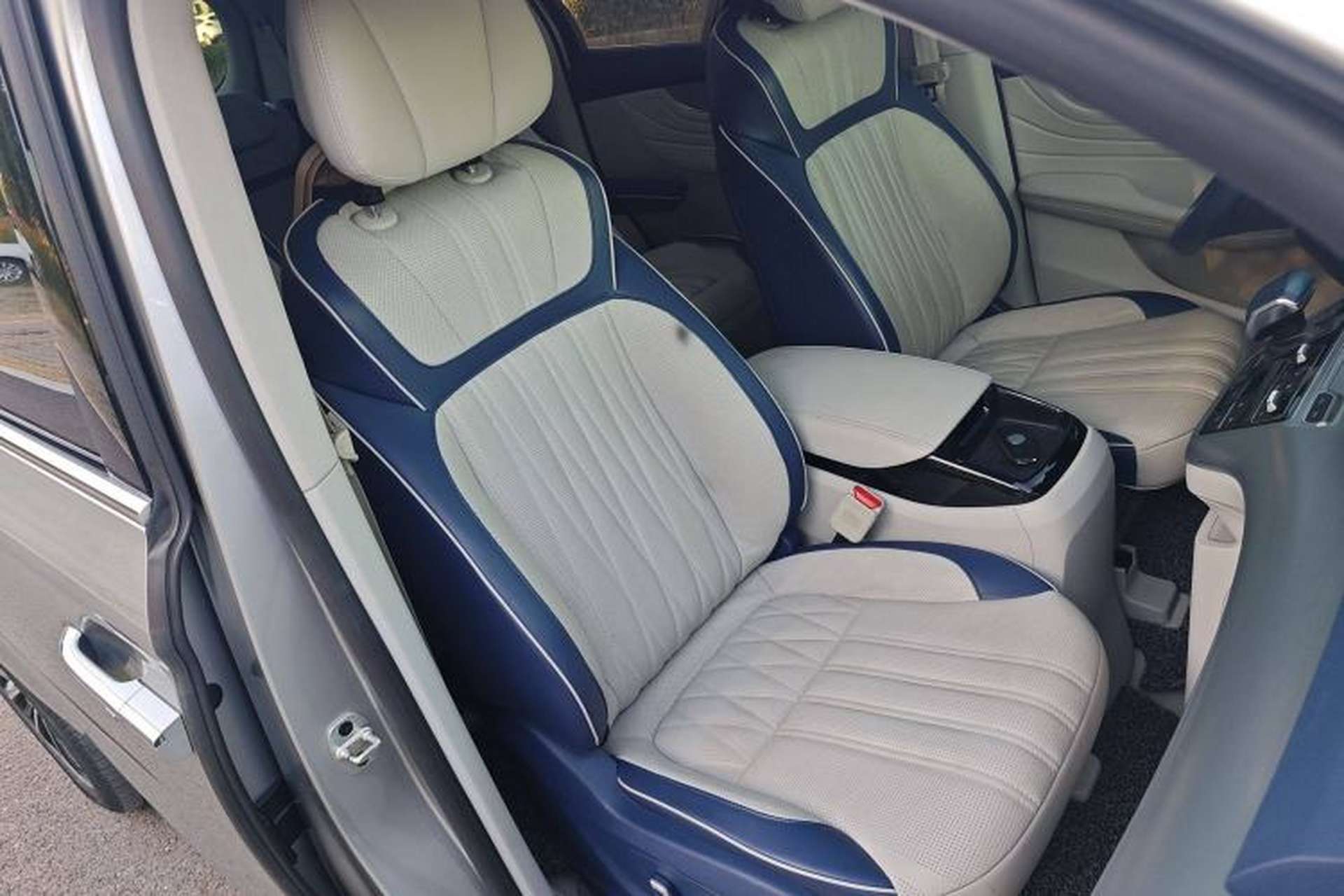 Used Roewe iMAX8 2022 400TGI Celebration Edition Right Front Seat