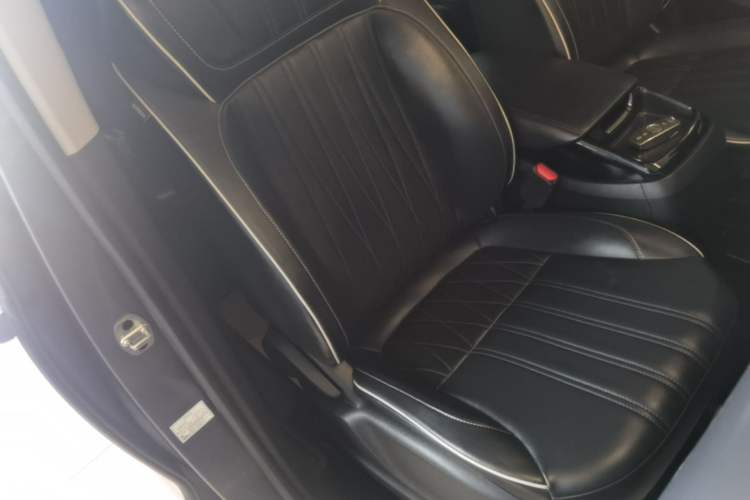 Used Roewe iMAX8 2022 Model 400TGI Exclusive Version for Key Accounts Right Front Seat