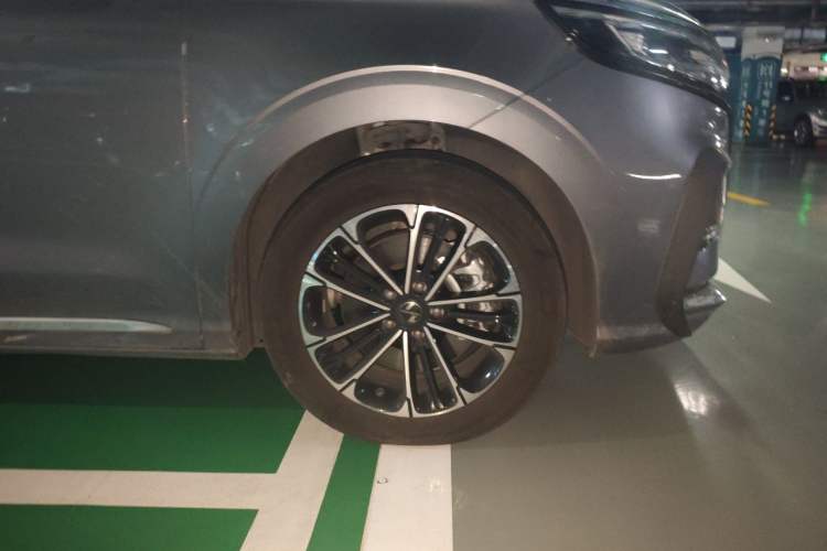 Used Roewe iMAX8 2022 400TGI Prestige Edition Right Front Wheel Hub