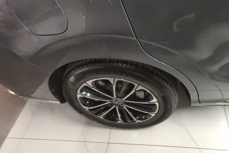 Used Roewe iMAX8 2022 400TGI Celebration Edition Right Rear Wheel Hub