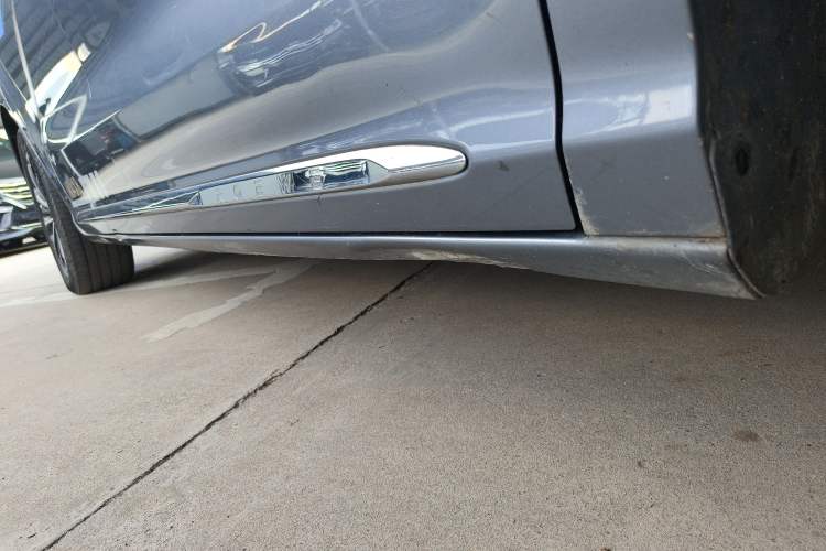 Used Roewe iMAX8 2022 400TGI Ultimate Edition Right Side Sill