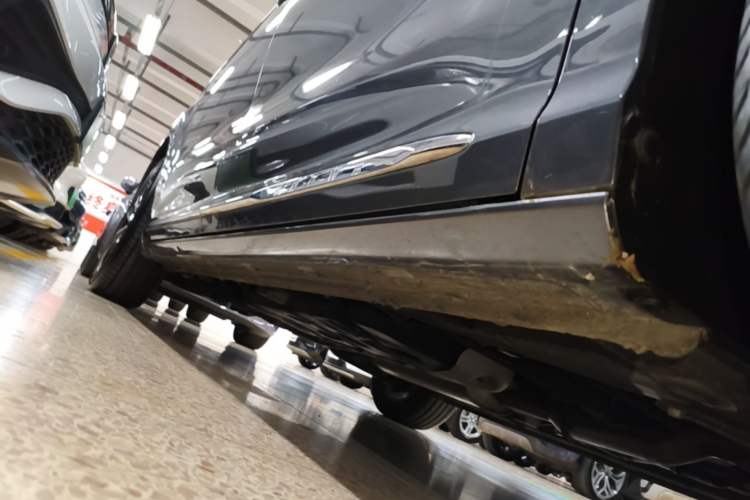 Used Roewe iMAX8 2022 400TGI Celebration Edition Right Side Sill