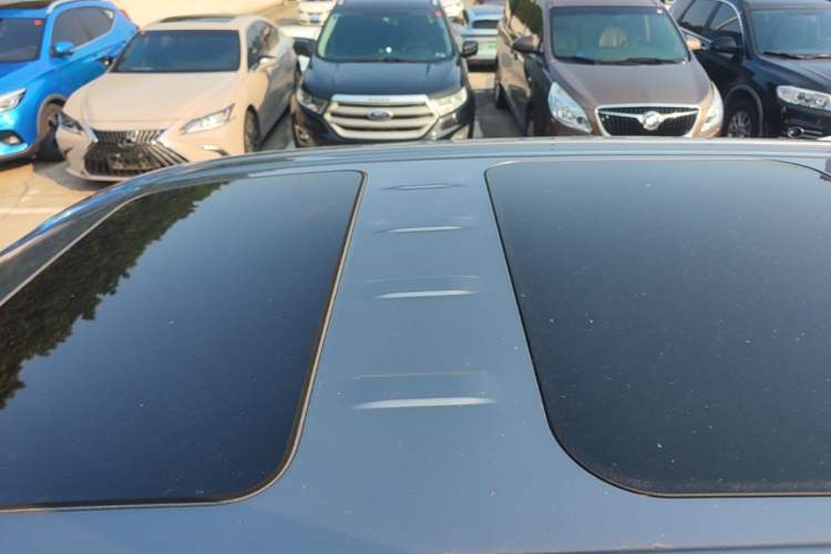 Used Roewe iMAX8 2022 400TGI Celebration Edition Roof