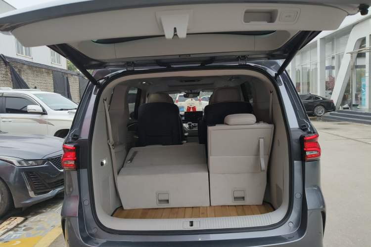 Used Roewe iMAX8 2022 400TGI Prestige Edition Trunk