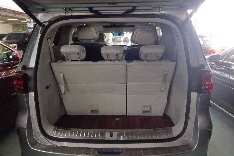 Used Roewe iMAX8 2022 400TGI Celebration Edition Trunk