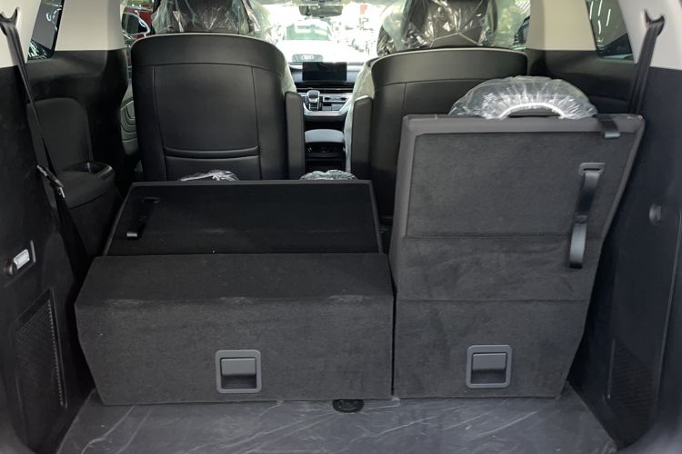 Used Roewe iMAX8 2022 400TGI Flagship Edition Trunk