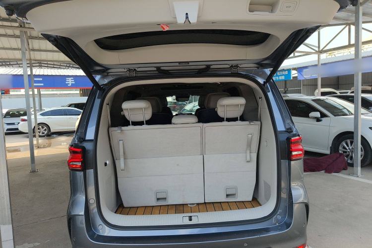 Used Roewe iMAX8 2022 400TGI Ultimate Edition Trunk