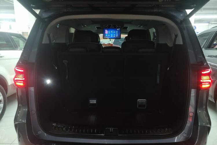 Used Roewe iMAX8 2022 400TGI Celebration Edition Trunk
