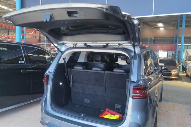 Used Roewe iMAX8 2022 Model 400TGI Exclusive Version for Key Accounts Trunk