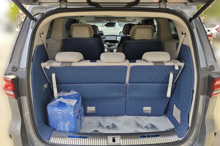 Used Roewe iMAX8 2022 400TGI Prestige Edition Trunk