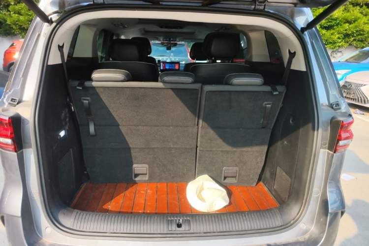 Used Roewe iMAX8 2022 400TGI Celebration Edition Trunk