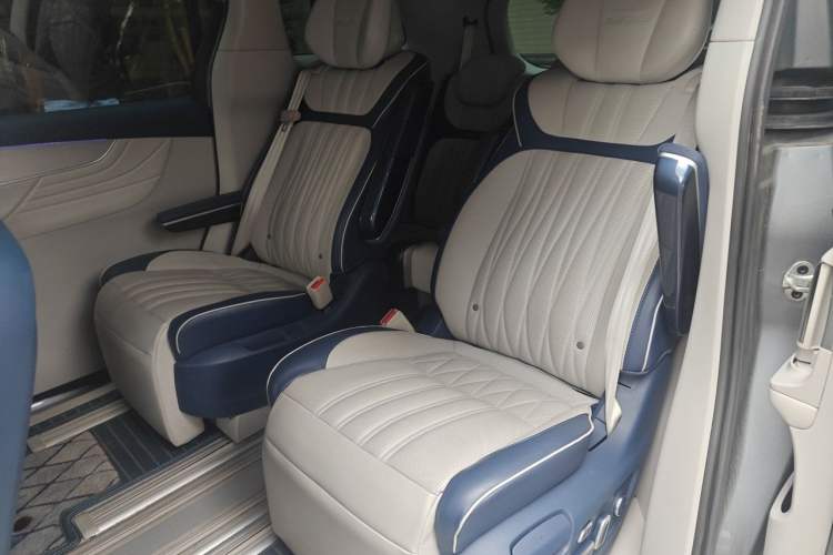 Used Roewe iMAX8 2022 400TGI Prestige Edition Left Rear Seat