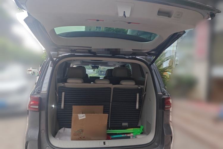 Used Roewe iMAX8 2022 400TGI Prestige Edition Trunk