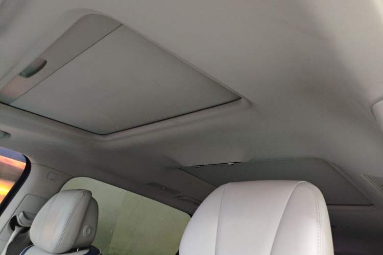 Used Roewe iMAX8 2022 400TGI Celebration Edition Headliner