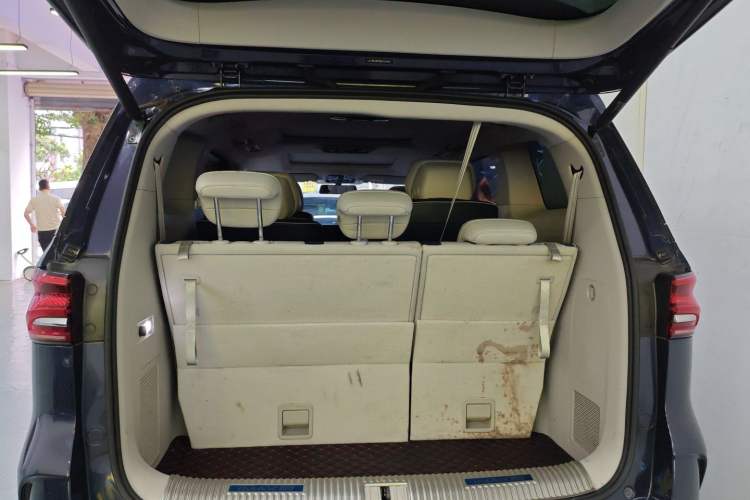 Used Roewe iMAX8 2022 400TGI Celebration Edition Trunk
