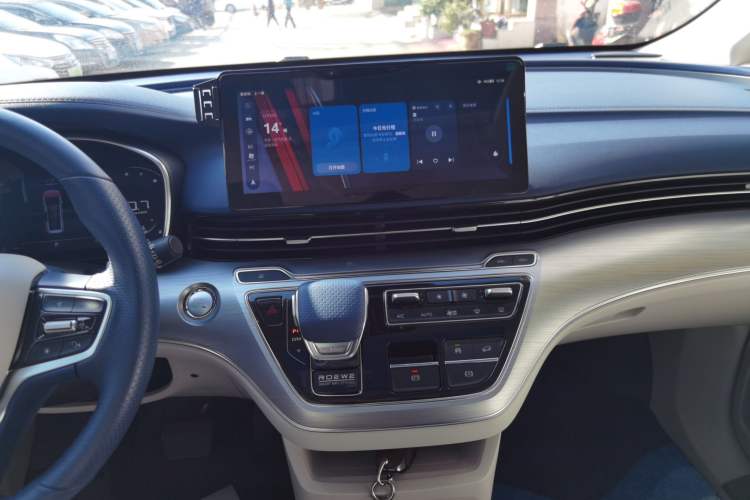 Used Roewe iMAX8 2022 400TGI Prestige Edition Audio And AC Panel