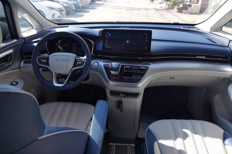 Used Roewe iMAX8 2022 400TGI Prestige Edition Center Console
